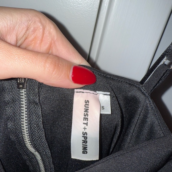 Elegant Black Jumpsuit - Picture 3 of 5